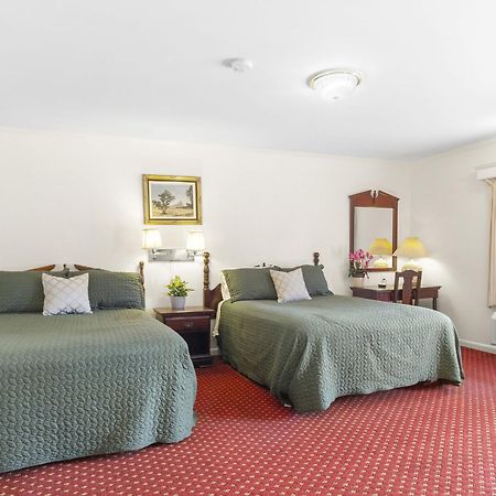 Blue Spruce Inn & Suites Valatie Buitenkant foto