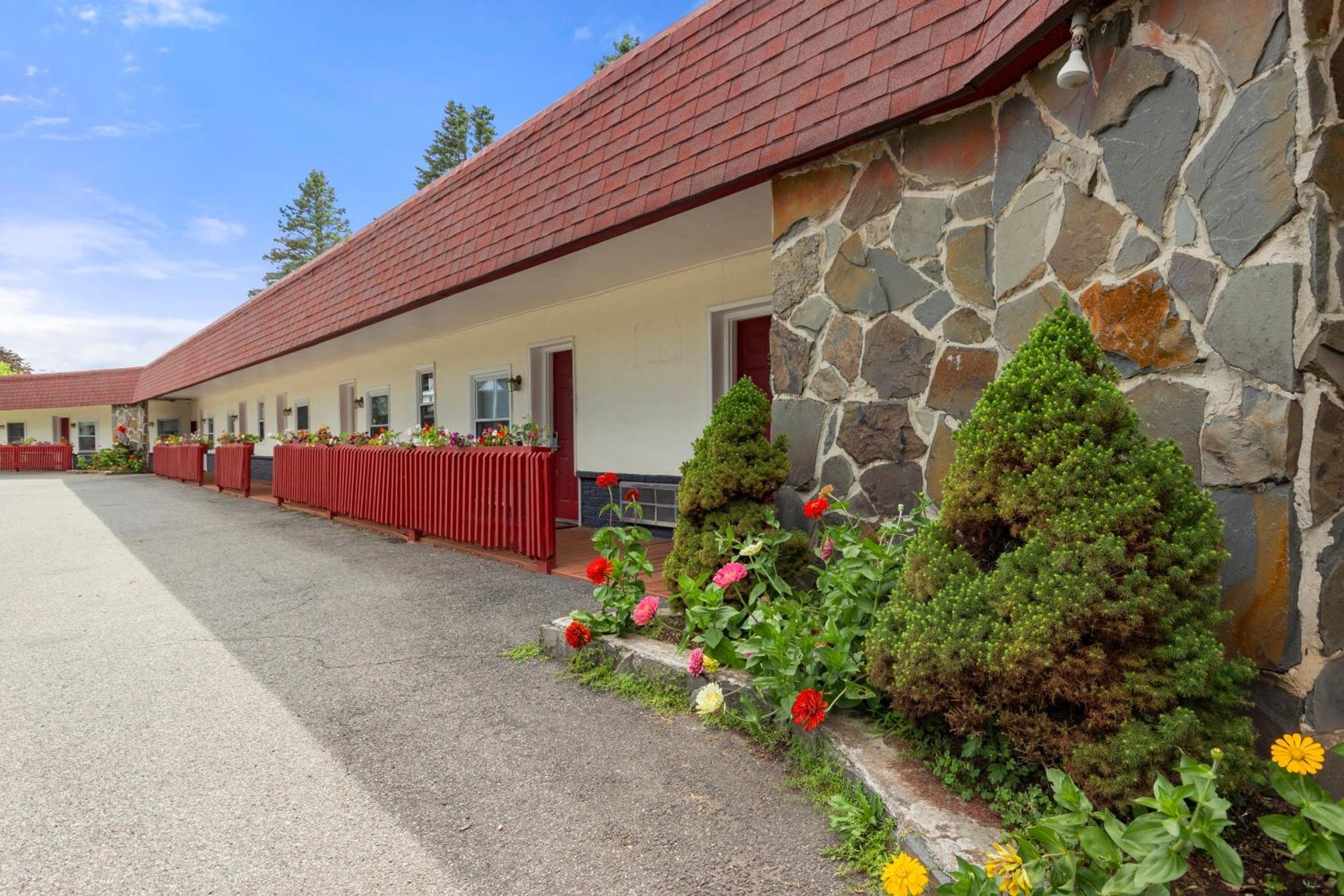 Blue Spruce Inn & Suites Valatie Buitenkant foto