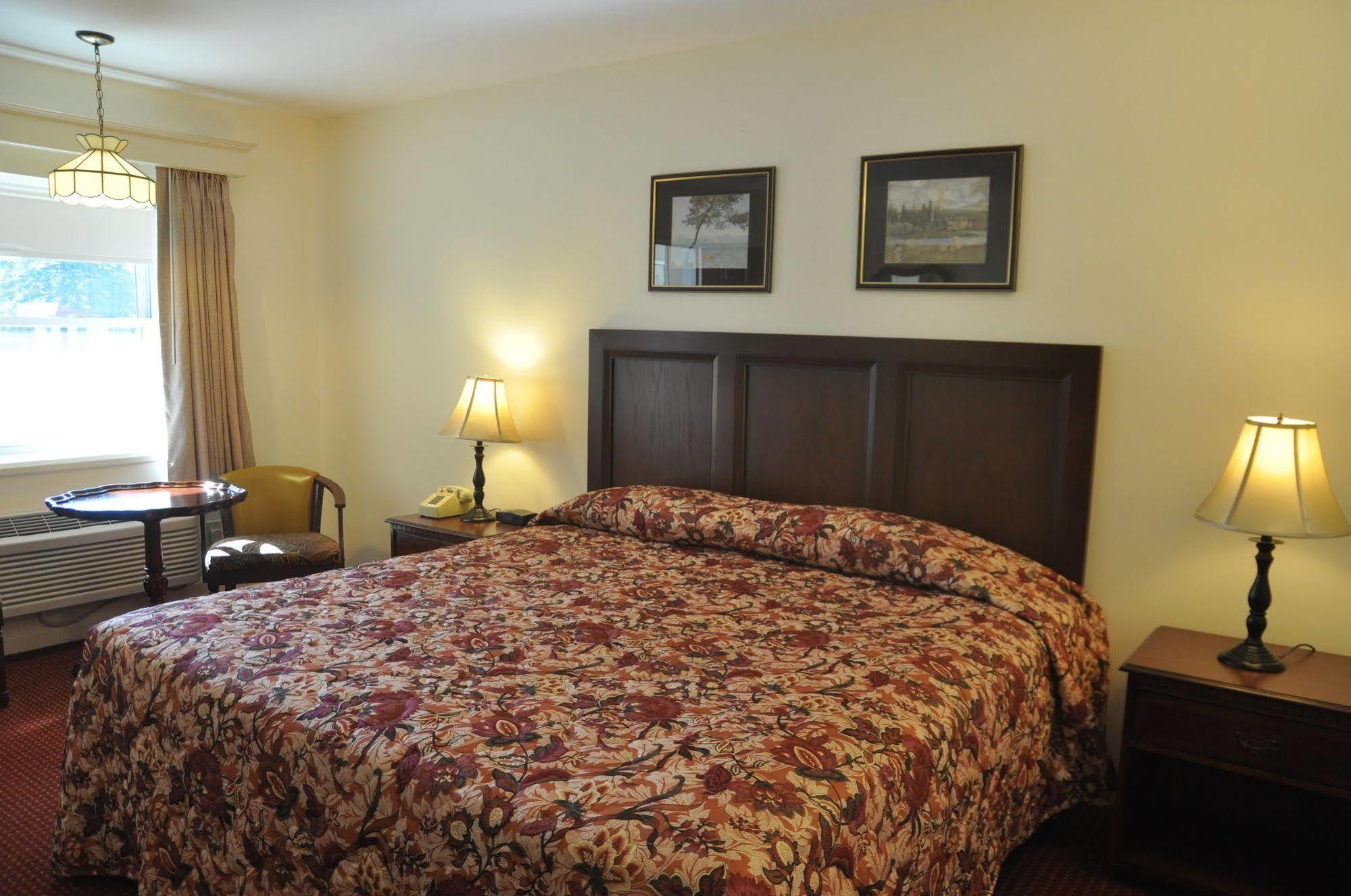 Blue Spruce Inn & Suites Valatie Buitenkant foto