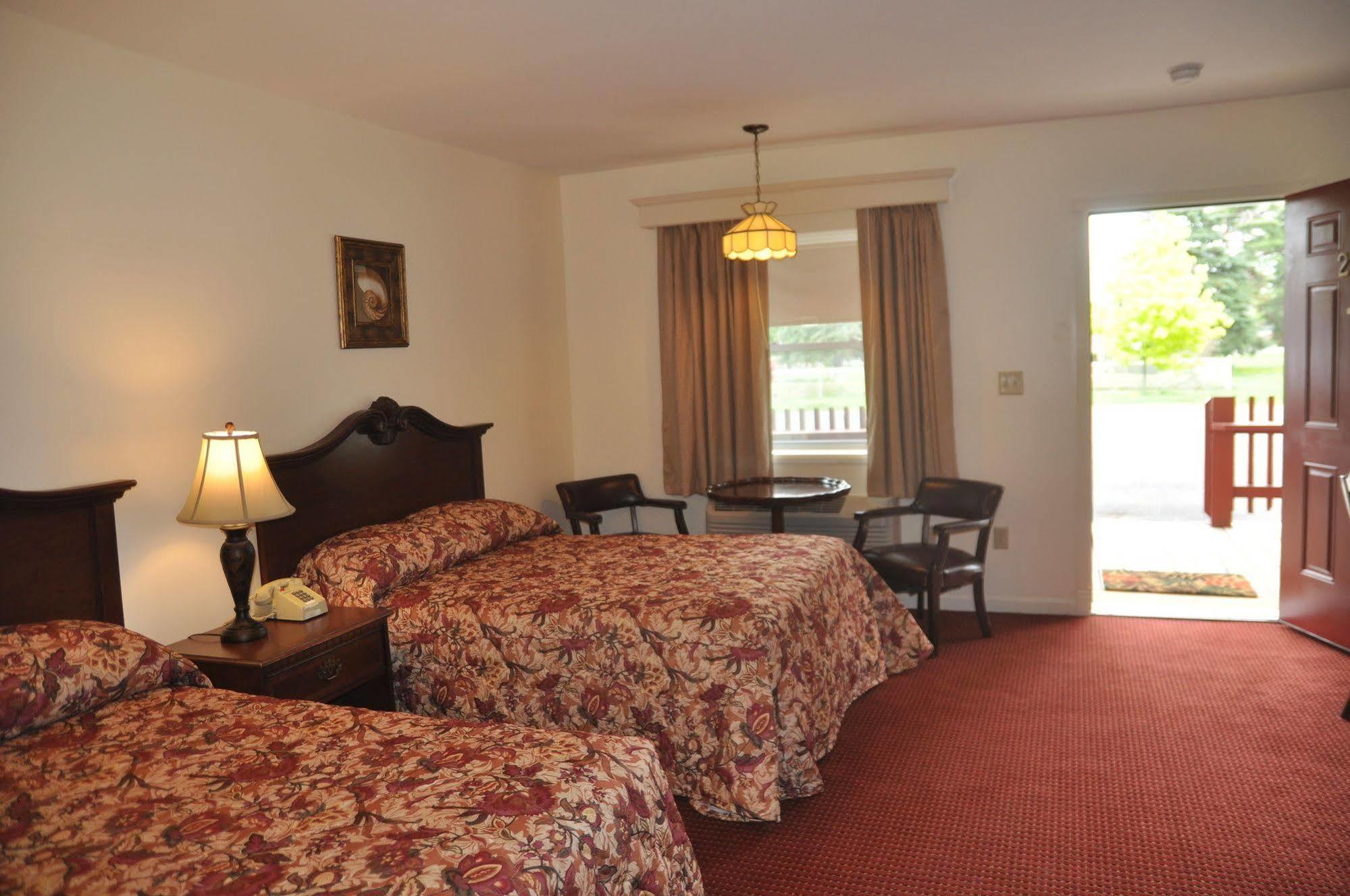 Blue Spruce Inn & Suites Valatie Buitenkant foto