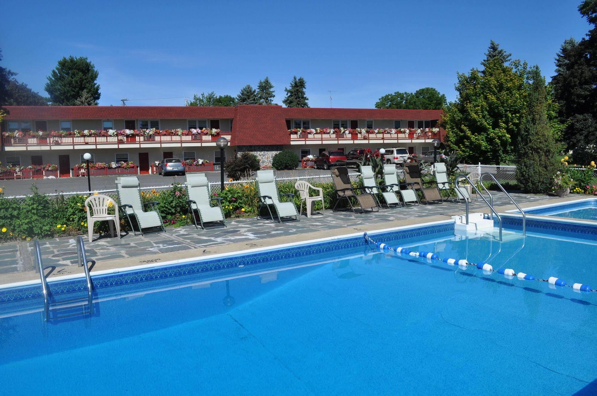 Blue Spruce Inn & Suites Valatie Buitenkant foto