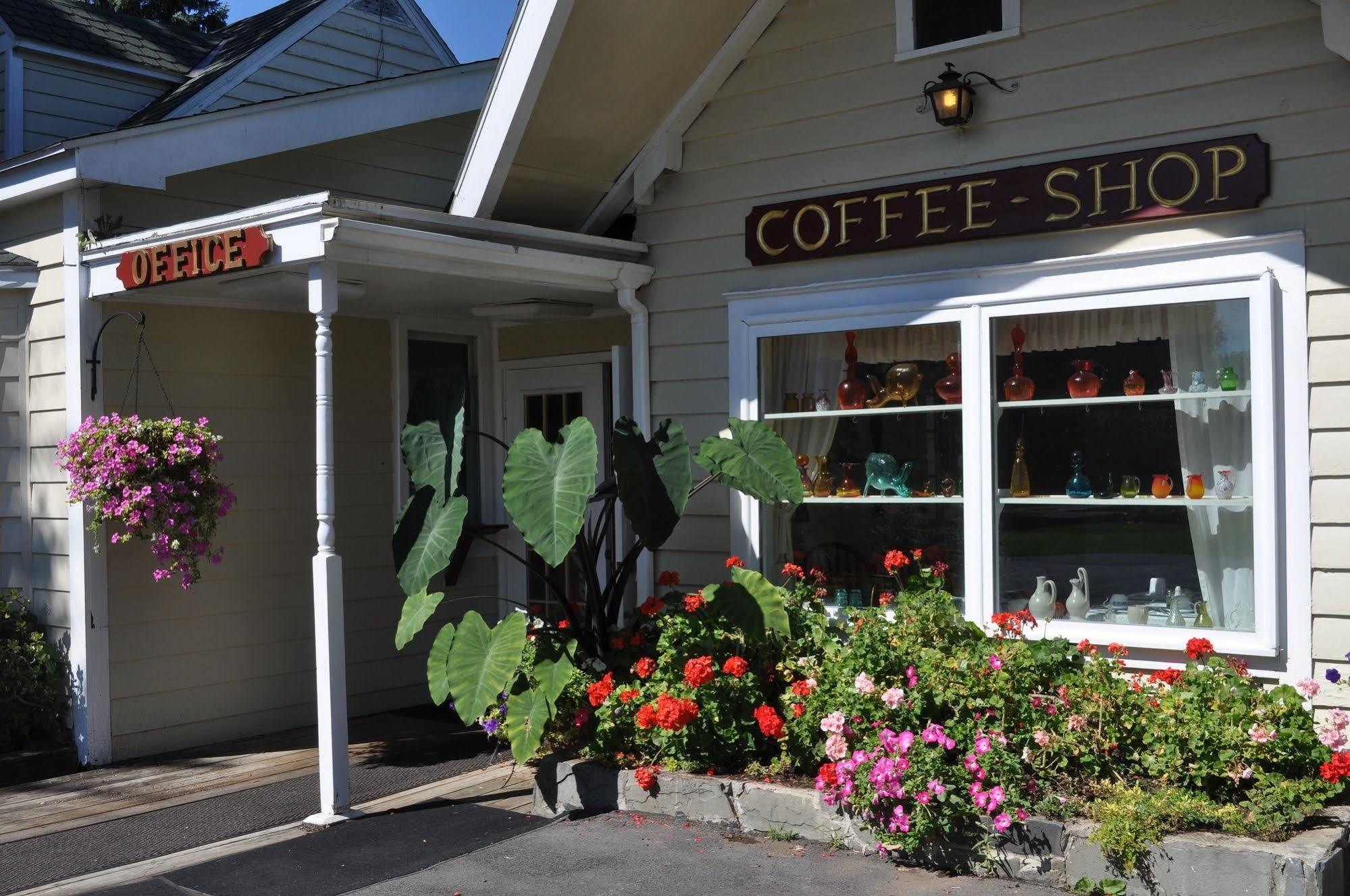 Blue Spruce Inn & Suites Valatie Buitenkant foto